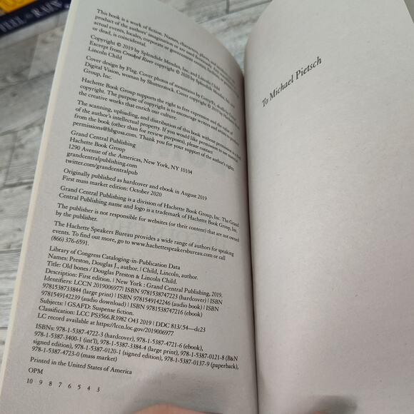 OLD BONES A Nora Kelly Novel Preston & Child Suspense‎ #1 in Series 2020 - Picture 3 of 11